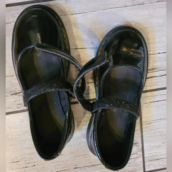DR. MARTENS Maccy black patent leather Mary Jane Velcro straps shoes Girls 2 - Picture 9 of 12